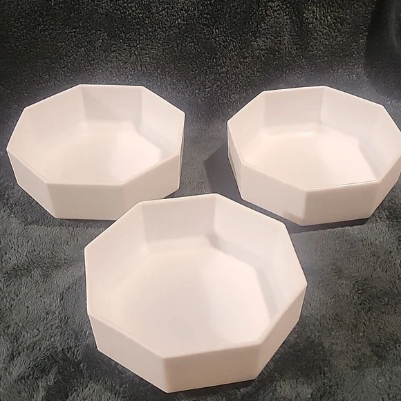 Arcoroc octagonal set of 3 bowls. Eloquent 3 bowls. - Picture 4 of 5